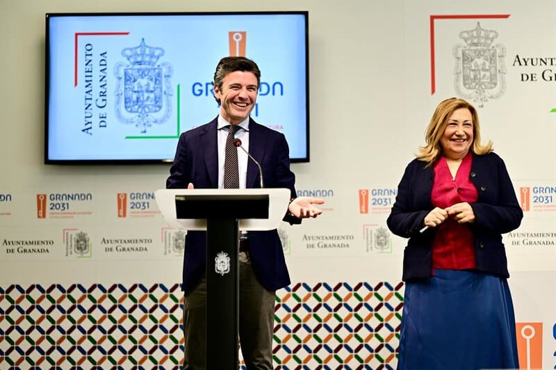 El Ayuntamiento de Granada aprueba un presupuesto para 2026 con superávit de 6,5 millones Archivo - Los concejales de Presidencia y de Economía de Granada, Jorge Saavedra y Rosario Pallarés, en imagen de archivo - AYUNTAMIENTO