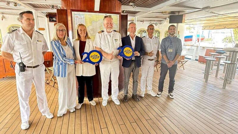 Representantes institucionales y portuarios durante la recepción oficial del Royal Clipper. - AUTORIDAD PORTUARIA DE MOTRIL
