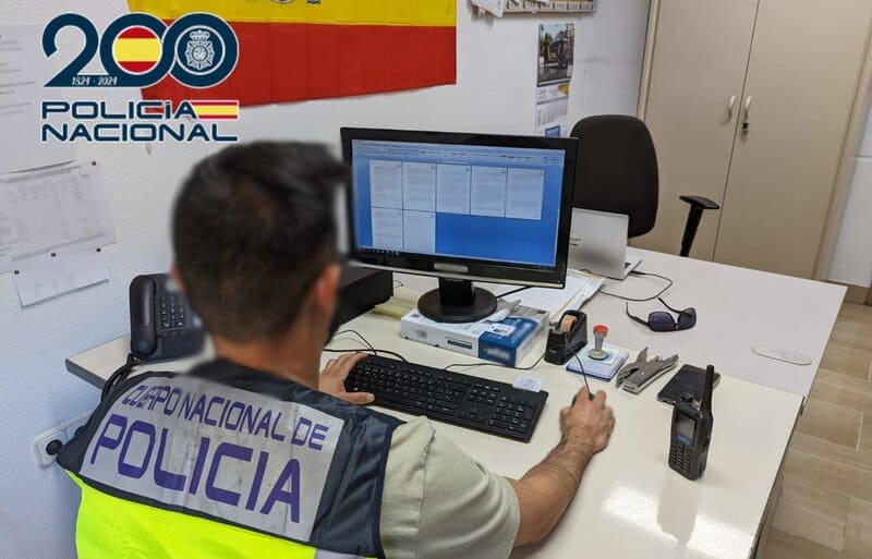 La Policía Nacional incluye en la base internacional de arte robado el Picasso desaparecido durante su traslado a Granada Archivo - Investigador de la Policía Nacional, en imagen de archivo - POLICÍA NACIONAL - Archivo