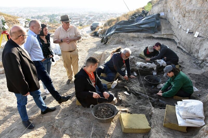 La novena campaña de excavaciones en el yacimiento de Baza 1 deja 240 nuevos registros extraídos Excavaciones en el yacimiento Baza 1 - AYUNTAMIENTO