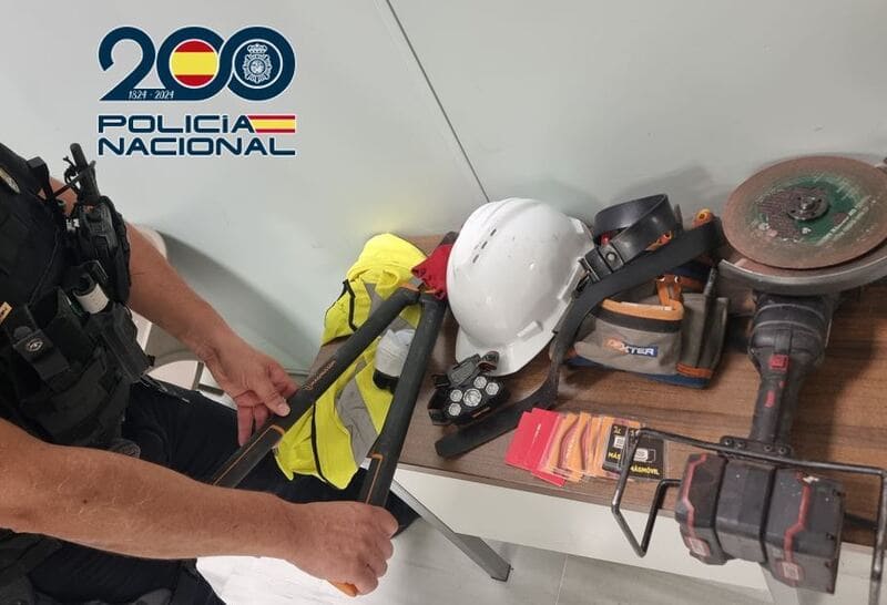 La Policía Nacional detiene a un varón por el robo de 80 metros de cable de cobre Herramientas intervenidas - Policía Nacional