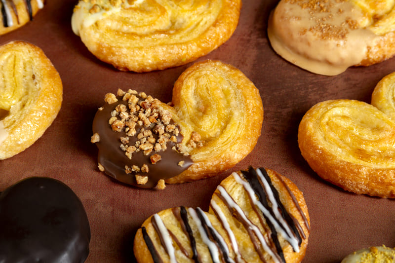 Los emblemáticos ‘Manolitos’ y ‘Palmitas’ de Manolo Bakes aterrizan en Granada.