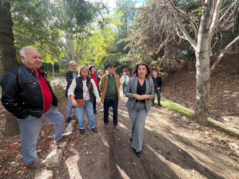 El PSOE de Granada urge a una actuación de mantenimiento en parque de Bola de Oro Visita del PSOE al parque de Bola de Oro - PSOE