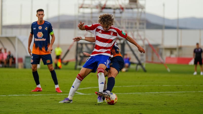 El Recretativo Granada empata en la Ciudad Deportiva ante el Torredonjimeno Empate del Recreativo Granada frente a la UD Ciudad de Torredonjimeno (2-2). Imagen: https://www.granadacf.es/