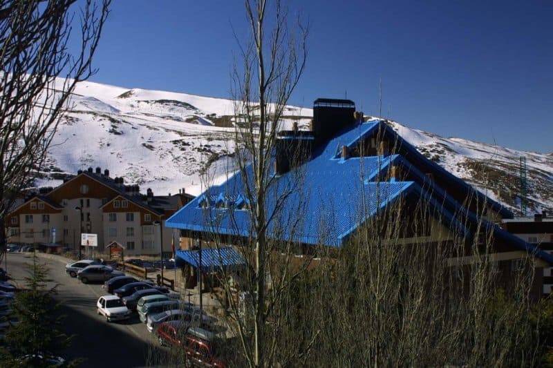 La antigua residencia de tiempo libre de Pradollano no recibe ofertas en la subasta Residencia de Tiempo Libre de Pradollano. Imagen: Junta Andalucía