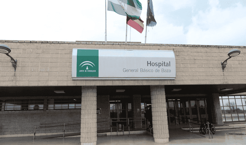 Hospitalizados dos ancianos por el incendio de una vivienda en Caniles