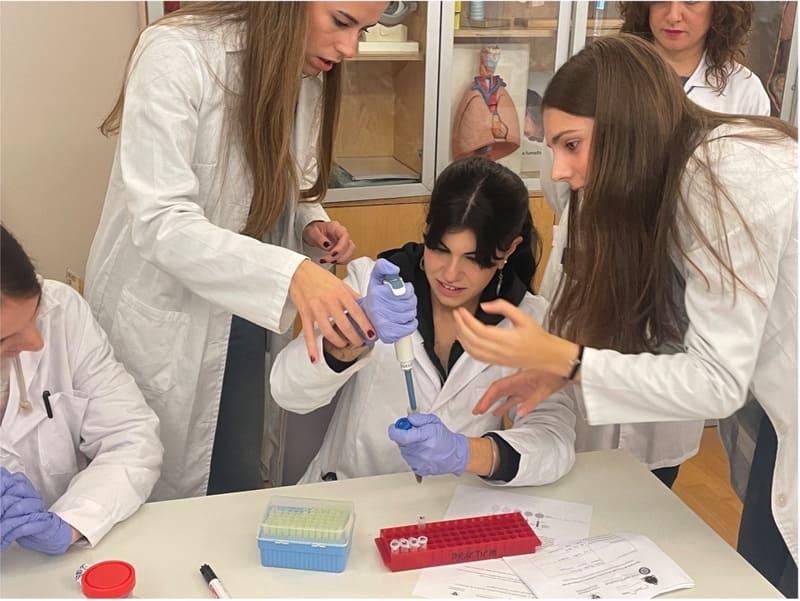 El proyecto MicroMundo UGR de lucha contra la resistencia a los antibióticos llega al Parque de las Ciencias