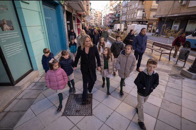 El Ayuntamiento de Granada finaliza la transformación urbana de Emperatriz Eugenia con más aceras, arbolado e iluminación