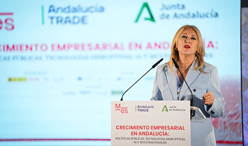 La Junta destina un nuevo fondo de 30 millones para invertir en tecnológicas andaluzas La consejera de Economía. Carolina España, durante en su intervención en las jornada sobre crecimiento empresarial en Andalucía, celebrada en Sevilla. Imagen: Junta de Andalucía