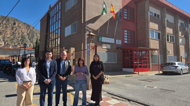 El PSOE pide a la Junta el arreglo de la pista polideportiva del IES Alonso Cano en Dúrcal