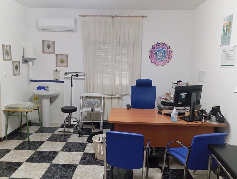 Reabre hoy el consultorio de Darro tras subsanarse los desperfectos provocados por la familia ocupa