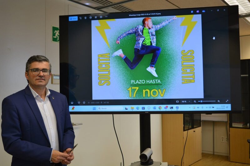 El Plan Activa-T Joven facilitará la contratación de 1.300 jóvenes granadinos El delegado territorial de Empleo, Empresa y Trabajo Autónomo de la Junta en Granada, Javier Martín - JUNTA