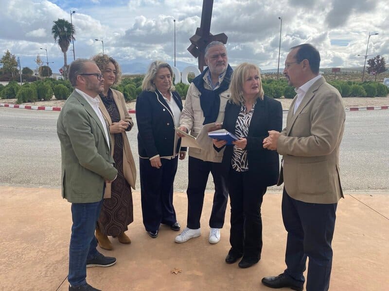 Ifmif-Dones avanza con una inversión de 26,7 millones en 2026 Desde la izquierda, los parlamentarios andaluces del PP por Granada, Mariano García, Rosa Fuentes, Trinidad Herrera, Pablo García, Celia Santiago y Fernando Egea - PP