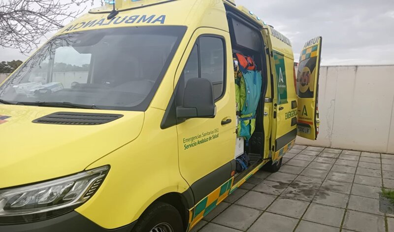 Una fallecida y un herido tras caer el vehículo en el que viajaban por un barranco en Albondón