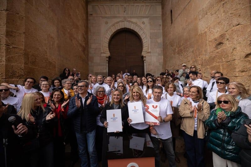 Cientos de granadinos «abren» la Puerta de la Justicia en apoyo de la candidatura Granada 2031