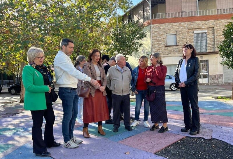 El PSOE de Granada exige la «inmediata reposición» del parque infantil de Margarita Xirgú Concejales del PSOE en Granada han visitado con su portavoz, Raquel Ruz, el parque Margarita Xirgú - PSOE