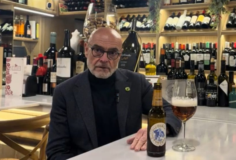 Fernando Parra, presidente de la Fundación UAPO: «Normalizar la palabra cáncer es fundamental» Fernando Parra, presidente de la Fundación UAPO, durante la entrevista realizada en la Taberna El Mentidero. Imagen: GRXactualidad