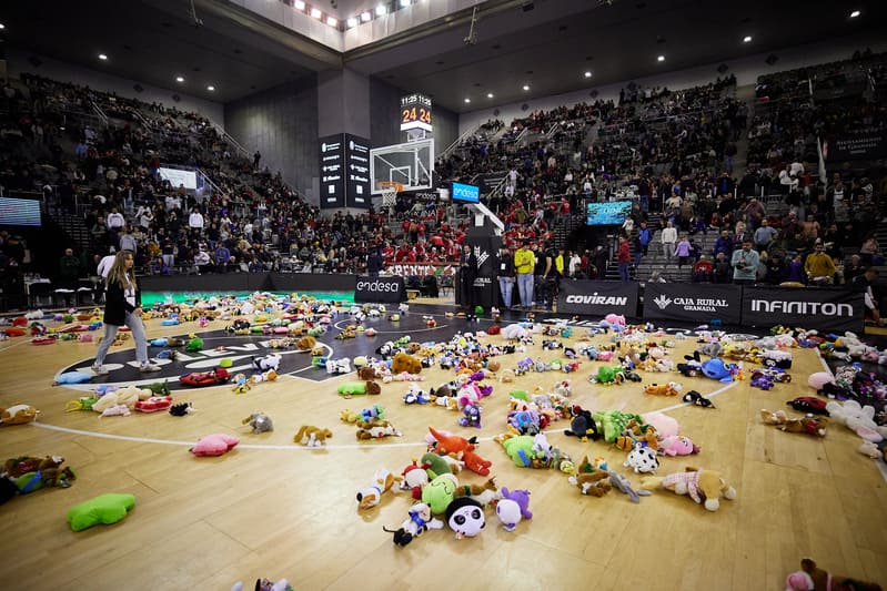 Lluvia de peluches. Imagen: Fermín Rodríguez