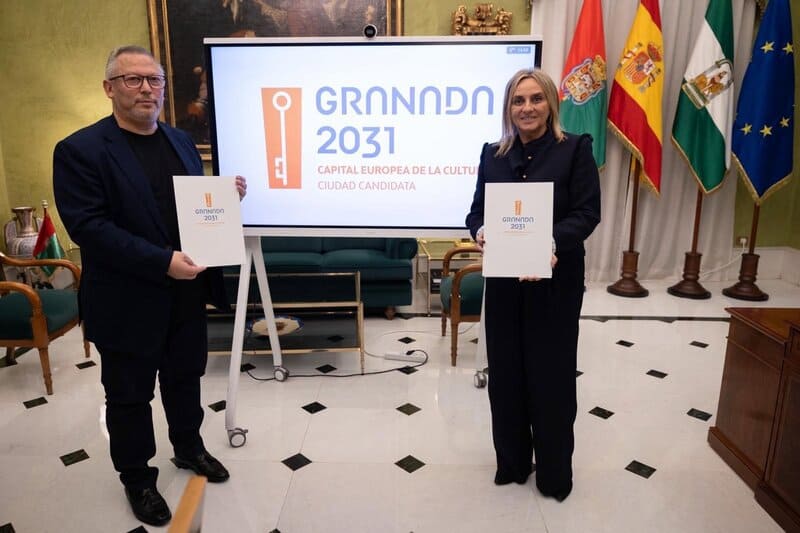 La Escuela de Flamenco de Andalucía se suma a la candidatura de Granada como Capital Europea de la Cultura 2031 La alcaldesa de Granada, Marifrán Carazo, y el presidente de la Escuela de Flamenco de Andalucía, Luis Guillermo Cortés. - AYUNTAMIENTO DE GRANADA