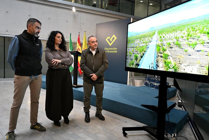 Un documental promovido por el programa ‘Cuenta conmigo’ de la Diputación analiza la soledad no deseada Presentación con la diputada provincial de Bienestar Social de Granada del 'teaser' del documental vinculado al programa provincial 'Cuenta conmigo' - DIPUTACIÓN