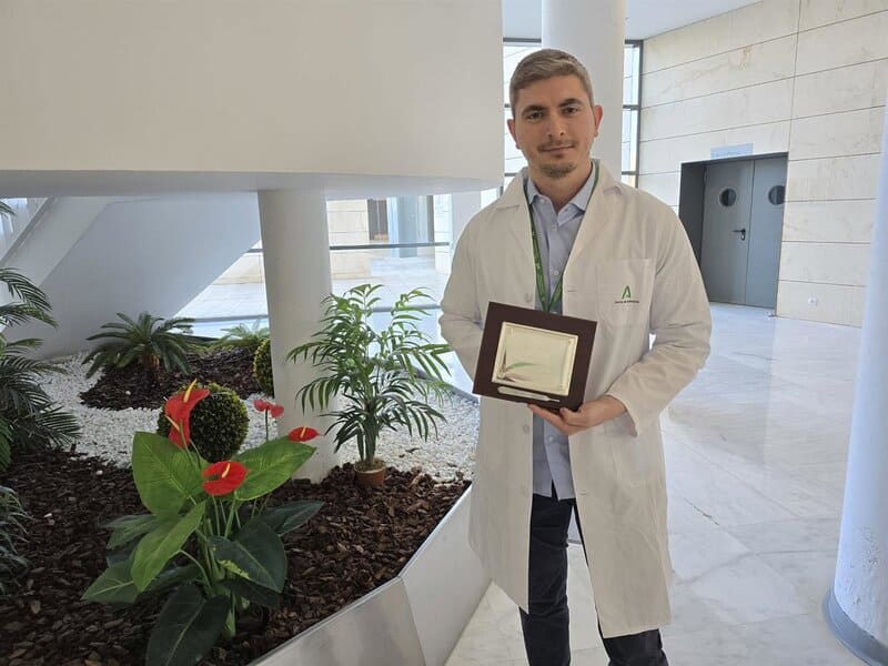 Clínico San Cecilio logra el Bisturí de Platino por mejorar la cirugía del melanoma El doctor Francisco Manuel Almazán - CLÍNICO SAN CECILIO