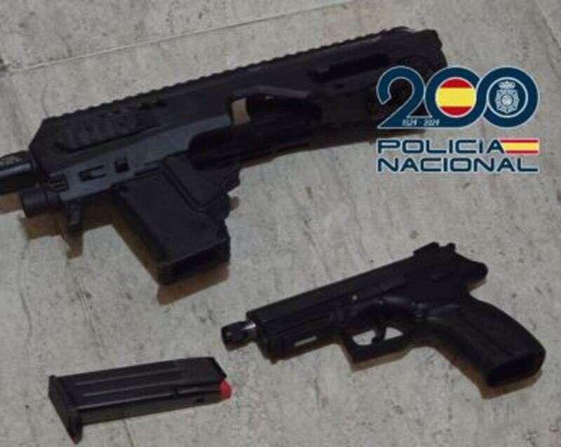 Arma y adaptador incautados por la Policía Nacional - Policía Nacional de Granada