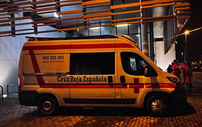 Cruz Roja Granada envía cinco ambulancias, dos psicólogos y una trabajadora social para dar respuesta a la emergencia ocurrida en Adamuz Ambulancia de Cruz Roja desplazada hasta el accidente ferroviario de Adamuz. Imagen: Perfil en X de Cruz Roja