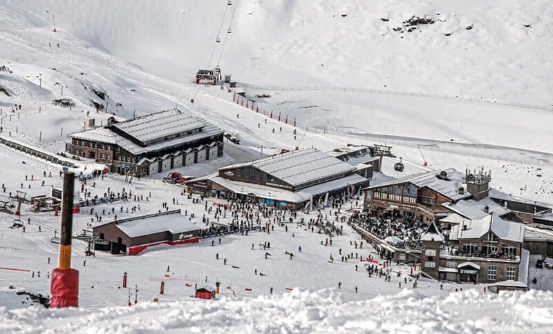 Sierra Nevada recibe a 185.000 personas esta Navidad entre esquiadores y usuarios de actividades Sierra Nevada abre todas sus zonas por Navidad con nuevas pistas en Loma Dílar, Cauchiles y Laguna. (Foto de archivo). - CETURSA SIERRA NEVADA