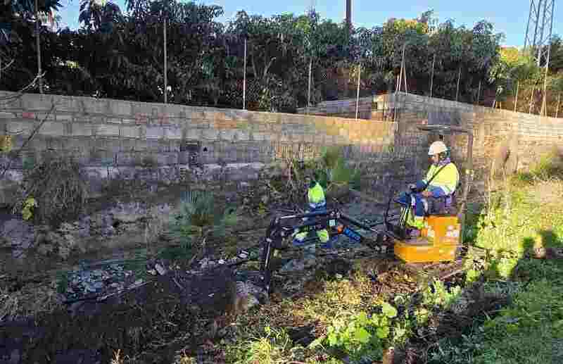 Comienzan los trabajos para restablecer el suministro en la Rambla de Cabria de Almuñécar Trabajos en la Rambla de Cabria de Almuñécar. - MANCOMUNIDAD DE MUNICIPIOS DE LA COSTA TROPICAL