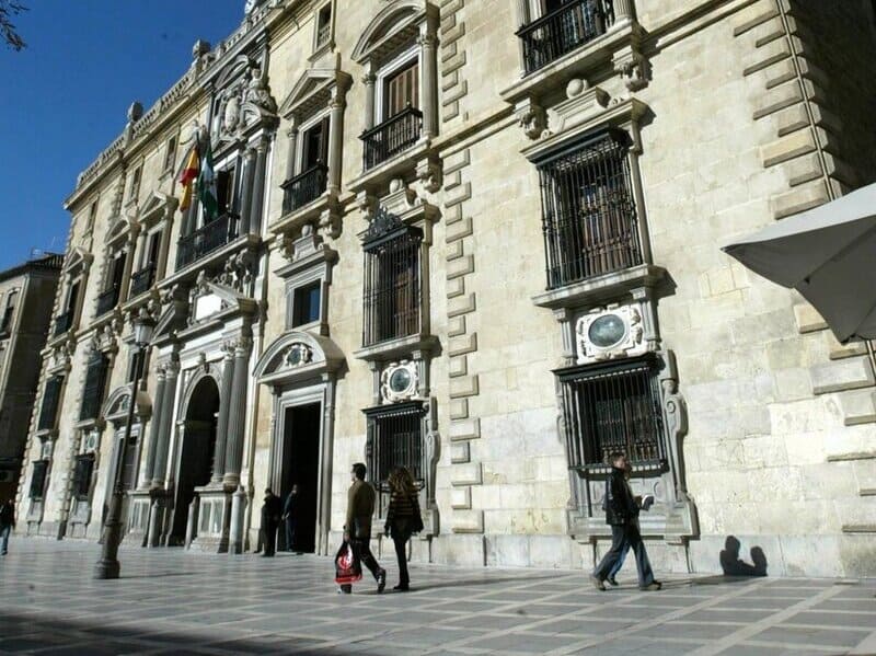 La Audiencia rebaja la pena a los dos agentes que lesionaron a una anciana en Almuñécar Sede del TSJA y Audiencia Provincial de Granada, en imagen de archivo - EUROPA PRESS