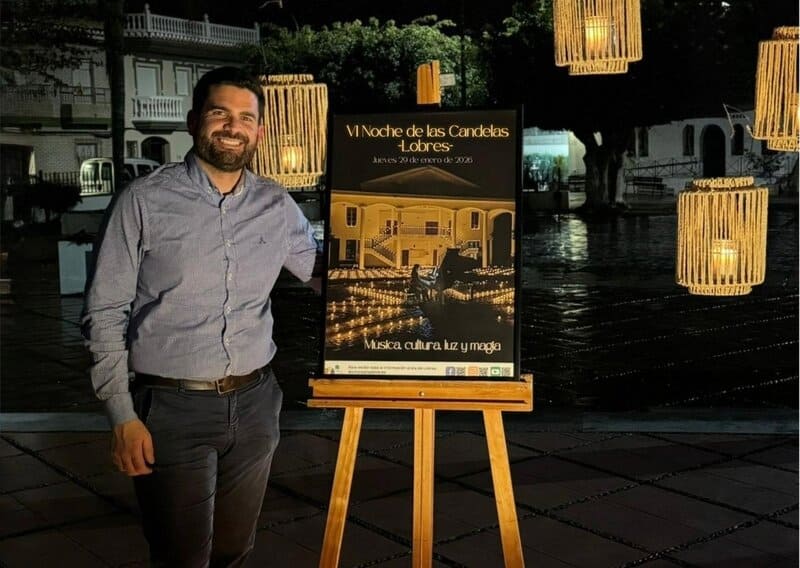 Lobres apagará por completo el alumbrado en su Noche de las Candelas para iluminarse solo con velas