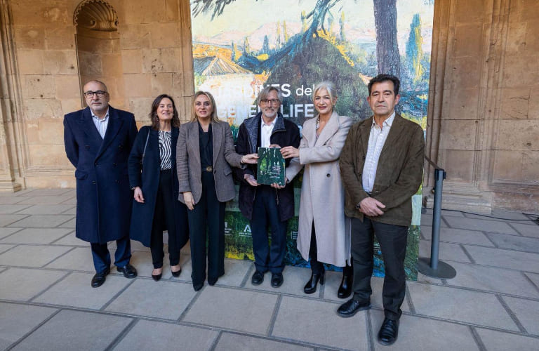 La exposición ‘El milagro que nació del agua’ celebra el patrimonio verde de la Alhambra Presentación de la exposición 'El milagro que nació del agua'. Imagen: Perfil en 'X' de Marifrán Carazo / https://x.com/marifrangr