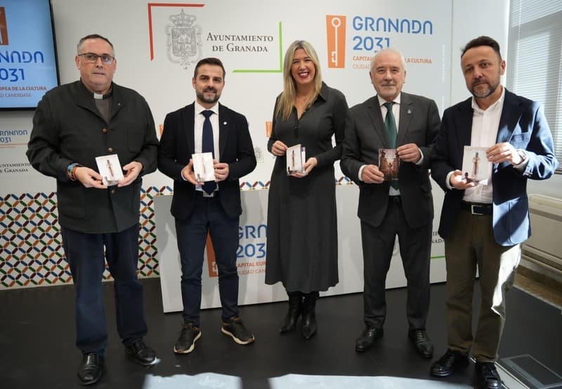 La Guía de Cuaresma de la ciudad de Granada recoge más de 280 actos reflejo de la «vitalidad» del mundo cofrade La concejala de Fiestas Mayores, el concejal de Mantenimiento y Participación Ciudadana y el presidente de la Real Federación de Hermandades presentan la Guía de Cuaresma. - AYUNTAMIENTO DE GRANADA