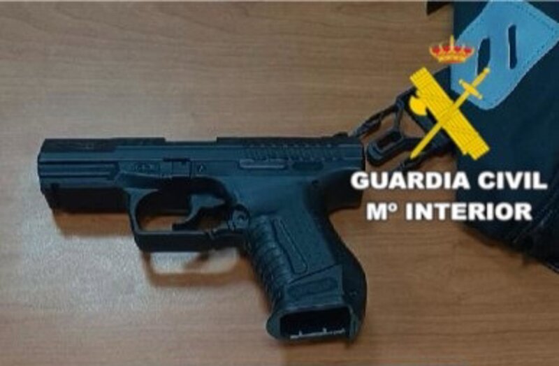 Cuatro detenidos en Cúllar Vega por tenencia ilícita de armas tras un aviso por una reyerta