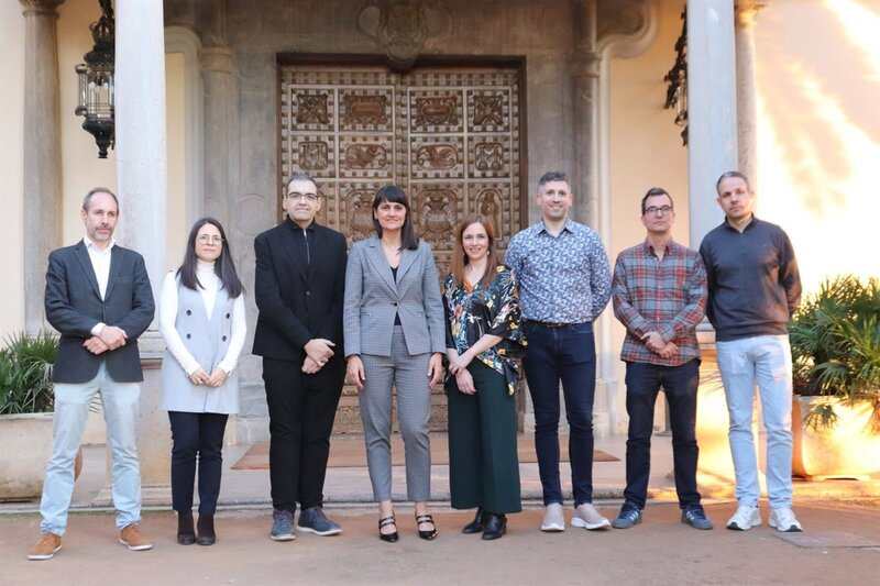 El gemelo digital de la Alhambra facilitará «saber en tiempo real» el número de visitas al monumento Visita de la secretaria de Estado de Digitalización e Inteligencia Artificial, María González Veracruz, en el centro en la imagen, a Granada - SUBDELEGACIÓN DEL GOBIERNO