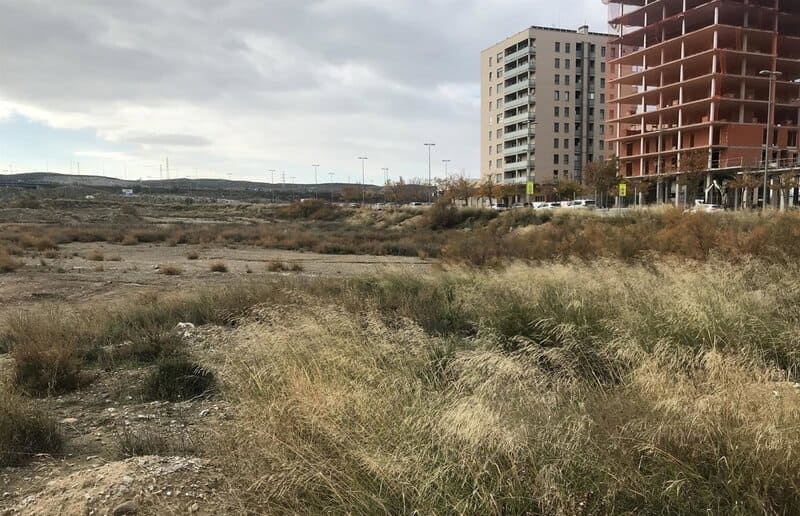 El Ayuntamiento de Granada aprueba el proyecto de ordenanza del Registro de Solares y Edificaciones ruinosas Imagen de archivo de un solar. - EUROPA PRESS - Archivo