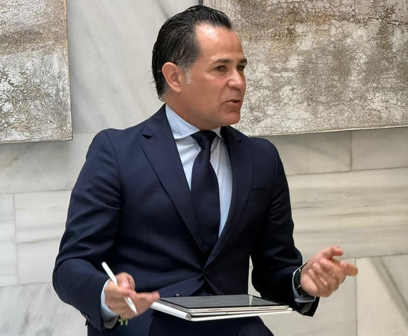 Luis Bullejos, presentador de la primera edición de GRX Comunica, Imagen: GRX Actualidad