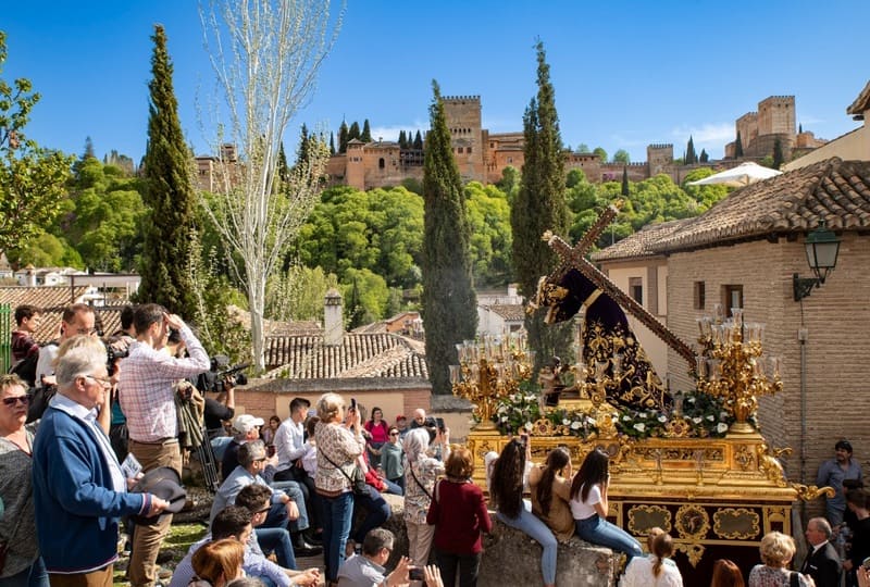 Real e Ilustre Hermandad del Santo Vía Crucis y Nuestra Señora de los Favores. Imagen: Antonio Guzmán