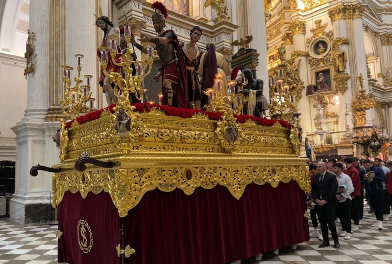 Cofradía de Nazarenos de Nuestro Padre Jesús de la Sentencia y María Santísima de las Maravillas. Imagen: Luis M. Guzmán