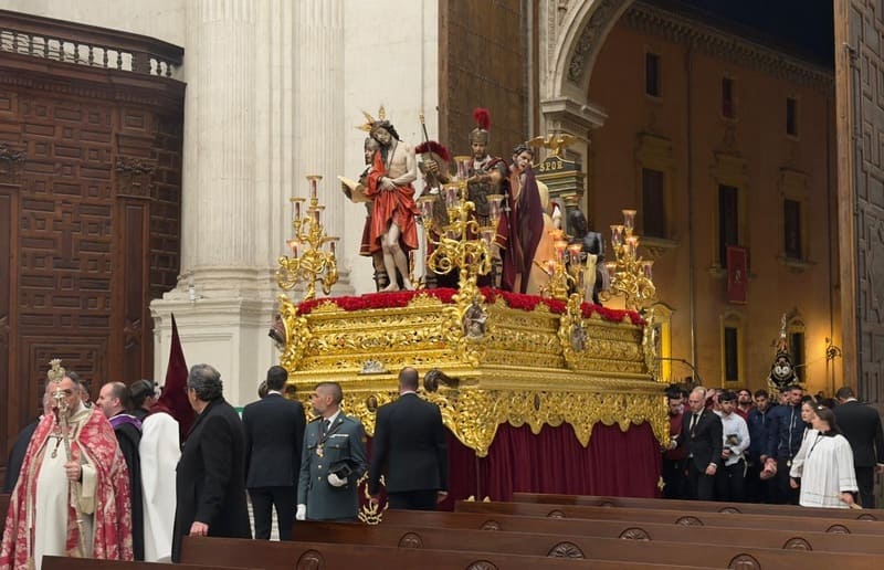 Cofradía de Nazarenos de Nuestro Padre Jesús de la Sentencia y María Santísima de las Maravillas. Imagen: Luis M. Guzmán