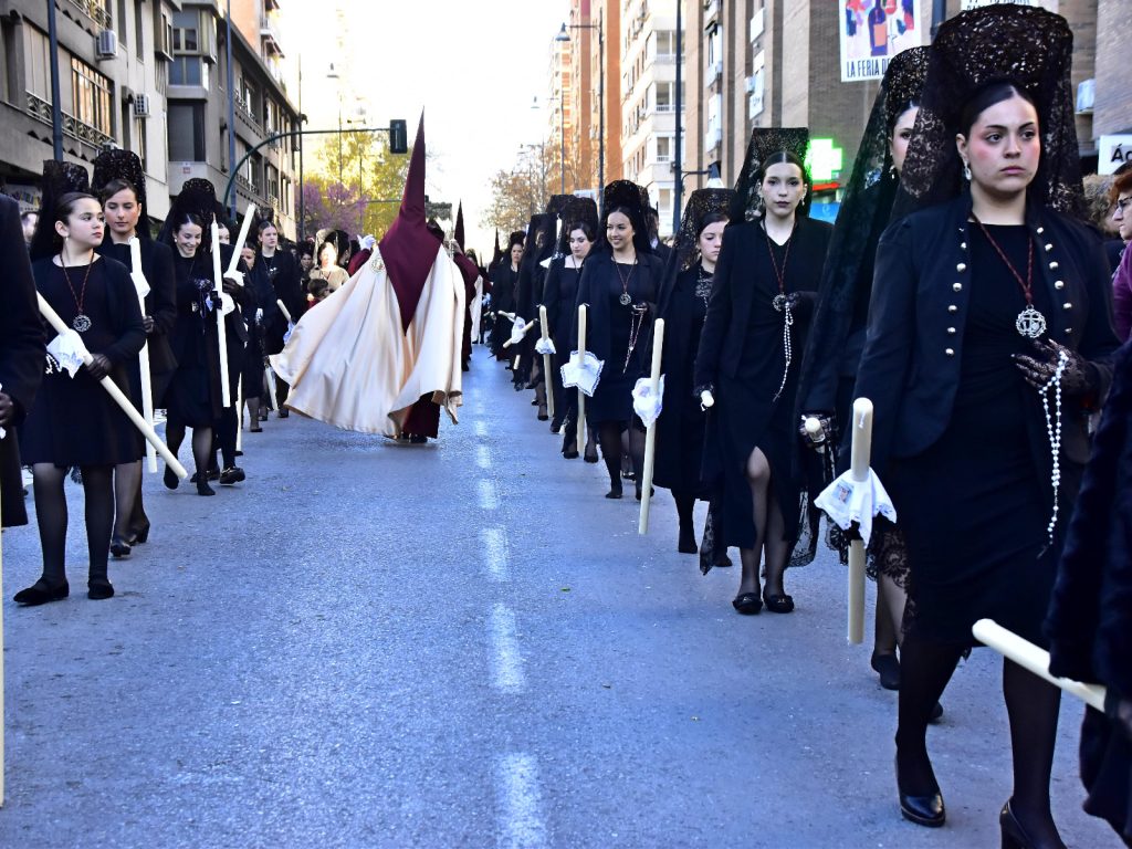 Procesión de la Hermandad del Cristo del Trabajo y Nuestra Señora de la Luz. Imagen: Antonio Odriozola
