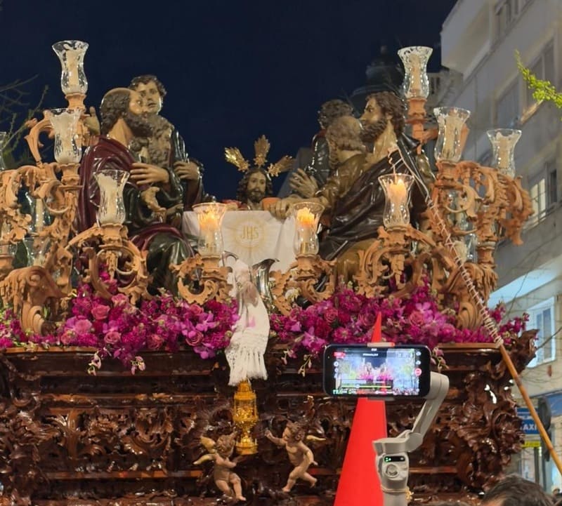 Cofradía de la Santa Cena y María Santísima de la Victoria. Imagen: Luis M. Guzmán.
