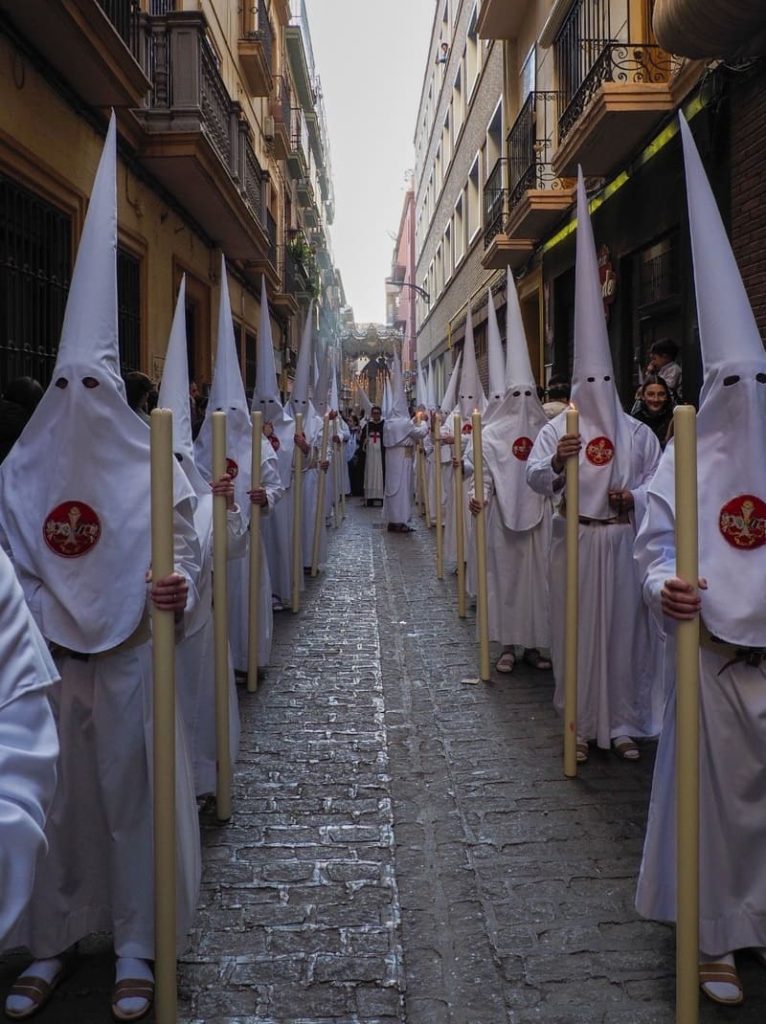 Hermandad del Santísimo Sacramento y Cofradía de Nazarenos de Nuestro Padre Jesús Despojado de sus Vestiduras, María Santísima del Dulce Nombre y San Juan Evangelista. Imagen: Manuel Alejandro Guzmán Úbeda