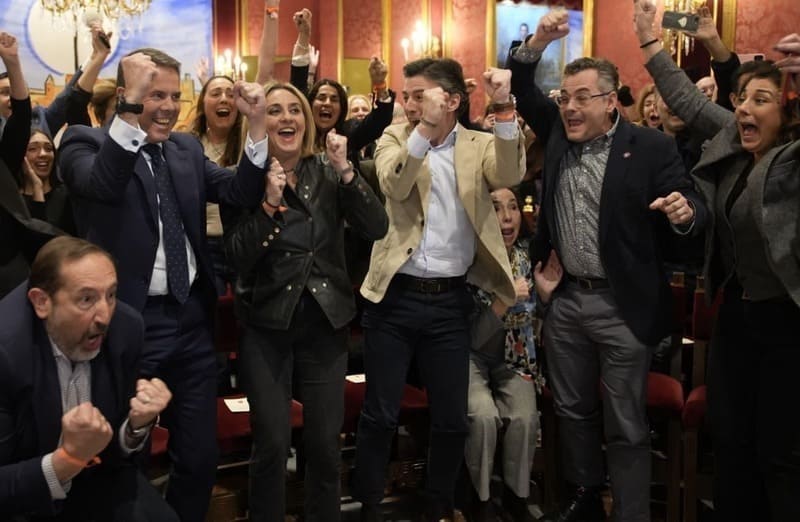 Un salón de plenos, un sueño compartido: Granada sigue mirando a 2031