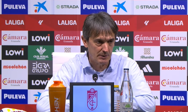 Pacheta: «Ha sido un partido de sufrimiento total» Pacheta en la sala de prensa del Nuevo Los Cármenes - LaLiga