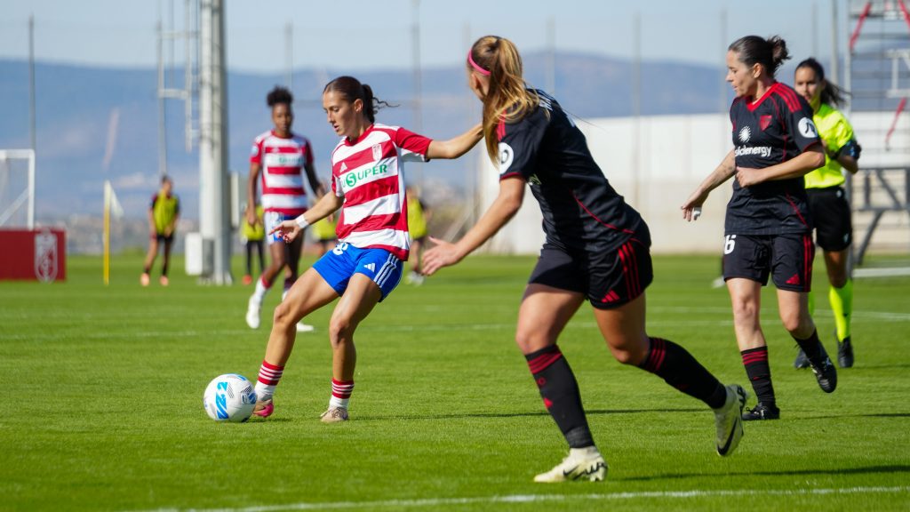 El Granada CF Femenino viaja a Sevilla para disputar el derbi andaluz La canterana Vera Molina ante el Sevilla - GCF
