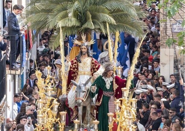 Horarios e itinerarios de las procesiones del Domingo de Ramos en Granada Imagen: Perfil en 'X' de la Cofradía de La Borriquilla / https://x.com/borriquillaypaz
