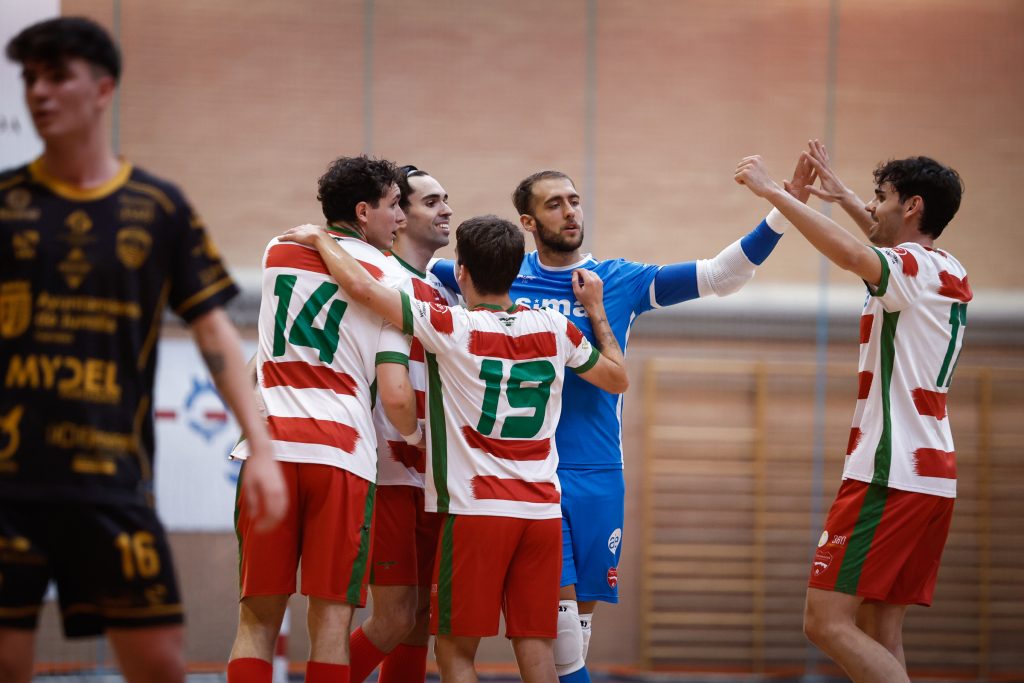 Los rojiblancos celebran un gol en el anterior duelo ante el Jumilla - Francisco Neyra