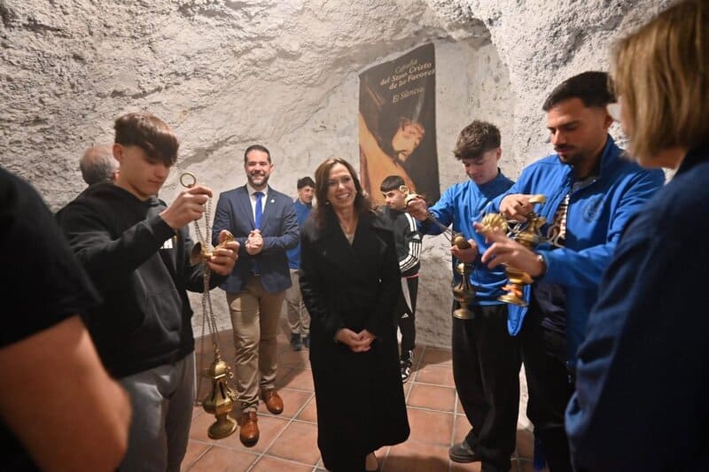 Rocío Díaz visita la cofradía del Huerto y la Esperanza de Loja La consejera de Fomento, Articulación del Territorio y Vivienda, Rocío Díaz, ha visitado la ermita de San Roque de Loja (Granada), desde donde parte este martes por la tarde la cofradía del Huerto y la Esperanza para dirigirse por las calles de la ciudad. - JUNTA