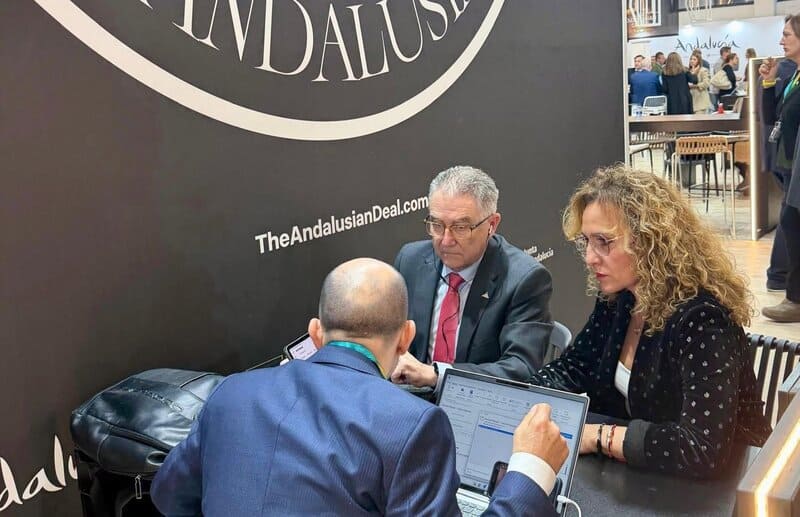 Diputación busca en la ITB de Berlín cómo aumentar la conectividad del aeropuerto de Granada La vicepresidenta de la Diputación de Granada Marta Nievas junto al director del Patronato Provincial de Turismo, Manuel Muñoz, en la ITB - DIPUTACIÓN DE GRANADA